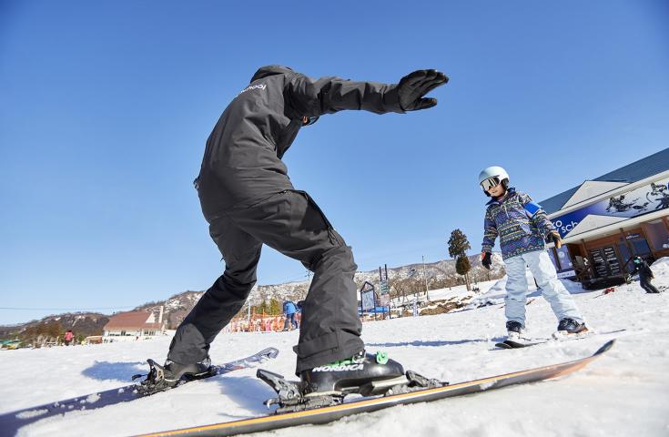[東京/新宿発]【往復バスで行く】夜発 【雪マジ】18・19歳が平日リフト券無料・土日祝＆20～22歳は半額！舞子スノーリゾート日帰り≪雪マジ・スマイル対応リフト券なしプラン≫3