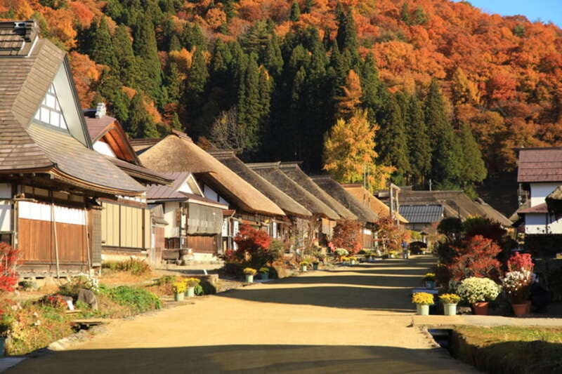 【東京駅・上野駅・大宮駅・小山駅・宇都宮駅・那須塩原駅発】 往復新幹線利用！ 紅葉の「会津鉄道お座トロ列車」と大内宿・塔のへつり 日帰り3