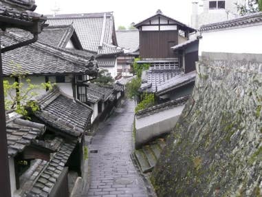 【小倉・黒崎・引野発】 ふぐ料理の名店 割烹みつごで食す臼杵ふぐと国宝臼杵石仏&赤猫に囲まれる福良天満宮 日帰り