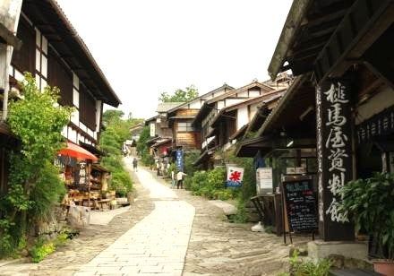 ＜Web割対象商品＞【キングツアーバス旅】日帰りで行きたい！江戸時代にタイムスリップ！　美しい宿場町・木曽路中山道 妻籠・馬籠〔多摩センター・聖蹟桜ヶ丘・京王八王子発〕2