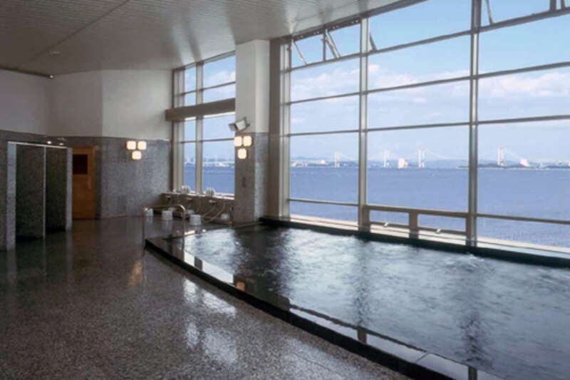 【花巻空港発】 瀬戸内2島巡り！アートな「直島」・オリーブの「小豆島」と倉敷大原美術館・港まち神戸（4日間）　　3