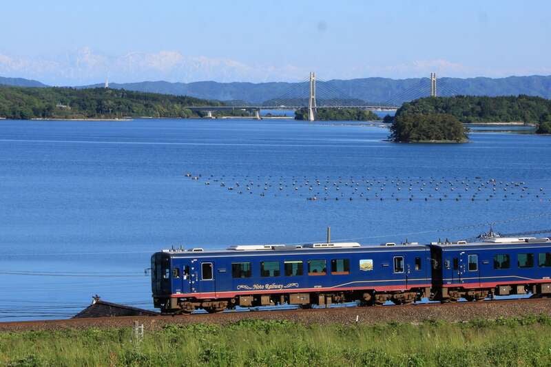 【福井県内発】  「旅して応援、能登」　能登牡蠣コースの昼食とのと鉄道震災語り部列車乗車　日帰り3