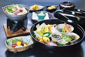 近鉄観光特急「青の交響曲（ｼﾝﾌｫﾆｰ）」と竹林院群芳園でご昼食2