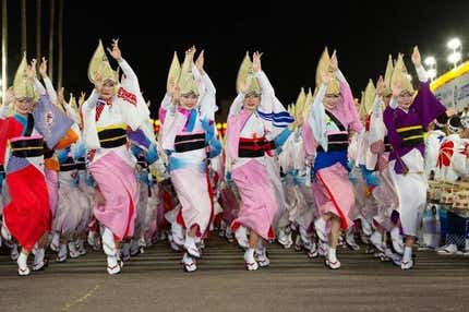 熱狂の阿波踊り!「有料演舞場」観覧席S指定席でたっぷり鑑賞!日帰りツアー【三日市・河内長野・富田林・藤井寺発】