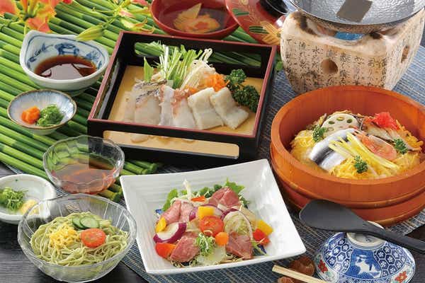 ＜岡山＞本場岡山で白桃狩り＆フルーツ3種食べ放題！！嬉しいお土産付【明石・西神中央・緑が丘出発】2