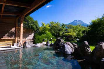 【新大阪駅・新神戸駅発】 人気の特急ゆふいんの森で行く！九州２つの名湯　由布院・黒川温泉郷と阿蘇・湯布院・天岩戸・高千穂3日間