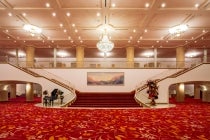 トイレ付バスで行く【名古屋駅発】＊日帰り昼食付＊『兵庫　宝塚歌劇　宙組１３時公演　S席』2