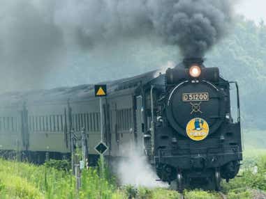 【日帰り/博多発着/添乗員同行】 <2026年7~8月出発!> タイムスリップ!蒸気機関車”SLやまぐち号”全区間乗車 山陰の小京都 美しき津和野と国宝 瑠璃光寺五重塔