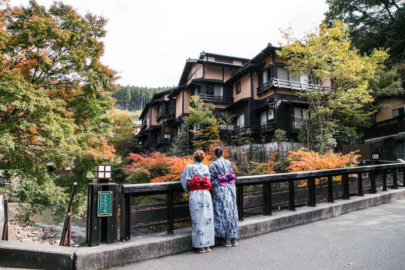 【ＪＲ和歌山駅発】 湯煙＆紅葉旅情！ゆったり黒川温泉郷と錦秋の九重・由布院・耶馬渓2日間3