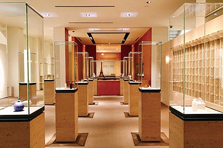 ＜東京・新宿発＞【2名様一室】閉館後の箱根ラリック美術館「貸切鑑賞」・富士本栖湖リゾート「芝桜」2日間　【1名様参加も同代金】カジュアルフレンチディナー＆小田急山のホテル「ツツジ・シャクナゲ」もお楽しみ1