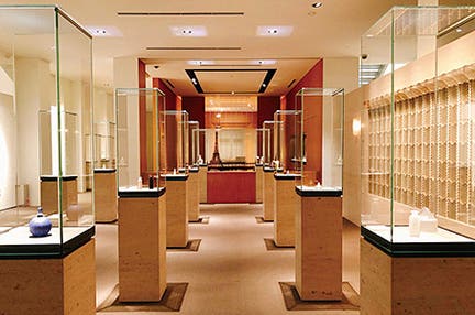 ＜東京・新宿発＞【2名様一室】閉館後の箱根ラリック美術館「貸切鑑賞」・富士本栖湖リゾート「芝桜」2日間　【1名様参加も同代金】カジュアルフレンチディナー＆小田急山のホテル「ツツジ・シャクナゲ」もお楽しみ