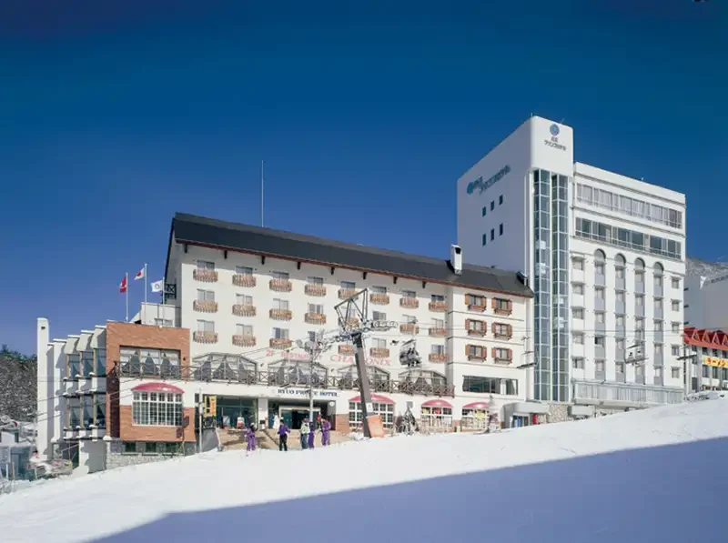 朝発バス／池袋発　竜王プリンスホテル　竜王スキーパーク　選べるリフト券｜自慢の大浴場はラベンダー色。ホテルを一歩出るとそこは白銀の世界1