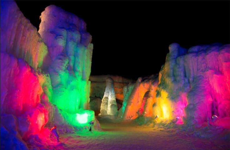 [札幌発]ライトアップされた幻想的な氷像　夜の支笏湖氷濤まつり3