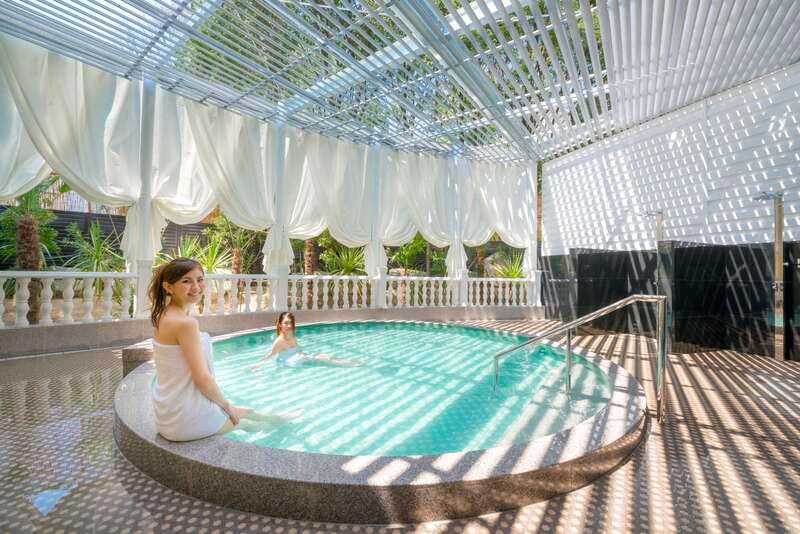 【JR福山駅発】ホテルグリーンプラザ東条湖でグルメバイキングと初夏のトリプルスリー ２日間1