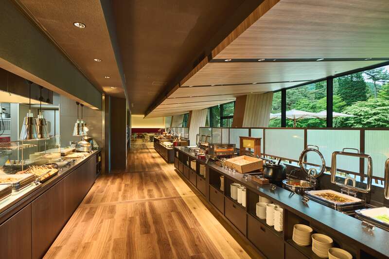 【埼玉県内発】 『箱根ホテル小涌園』約60種の和洋中ランチビュッフェ＆アルコールを含むドリンクも！ 『ユネッサン森の湯』温泉入浴と駅伝観戦ツアー　日帰り3