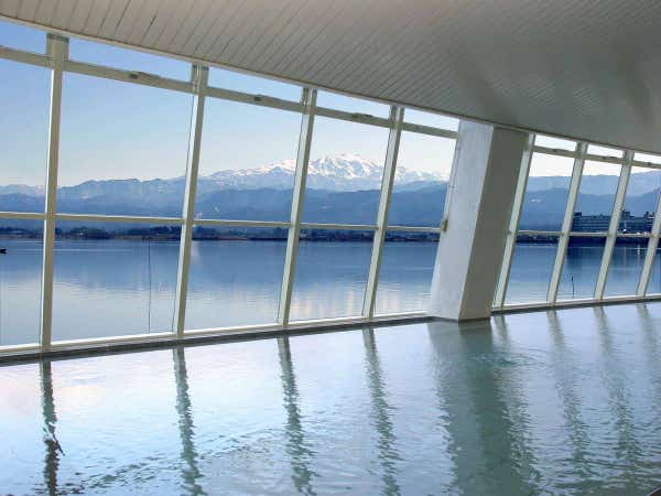 苔の絨毯！「平泉寺白山神社」・白川郷と名旅館・片山津温泉「佳水郷」2日間【藤井寺・五位堂・橿原神宮・大和八木発】3