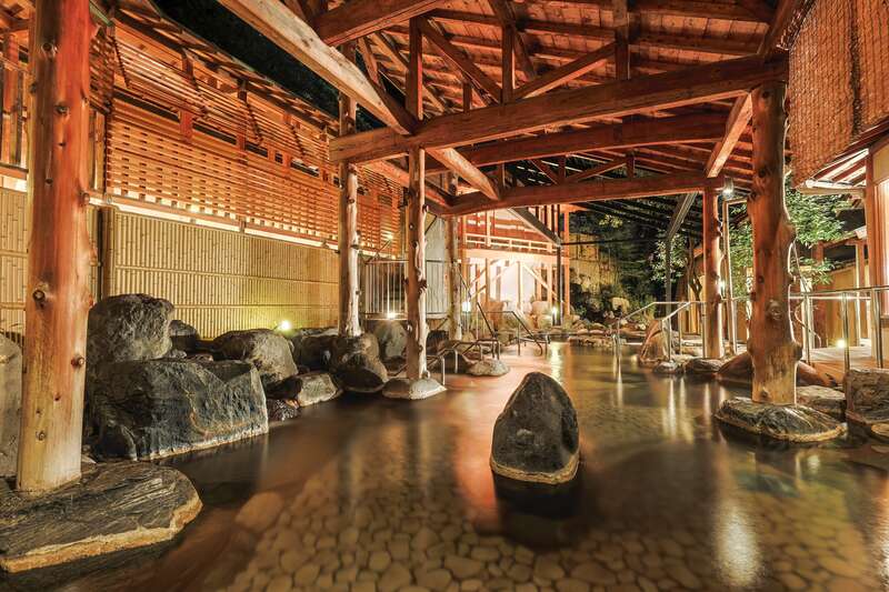 【和歌山市内ルート発】 名旅館にゆったり滞在17時間！三朝温泉『依山楼 岩崎』と秋彩の大山・足立美術館２日間1