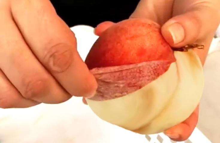 【早割30】[横浜発]【山梨】Ｗとろけるを満喫！旬の桃狩り食べ放題＆とろける甲州牛陶板焼きの昼食！日本三大奇橋【甲斐の猿橋】でひんやり♪3