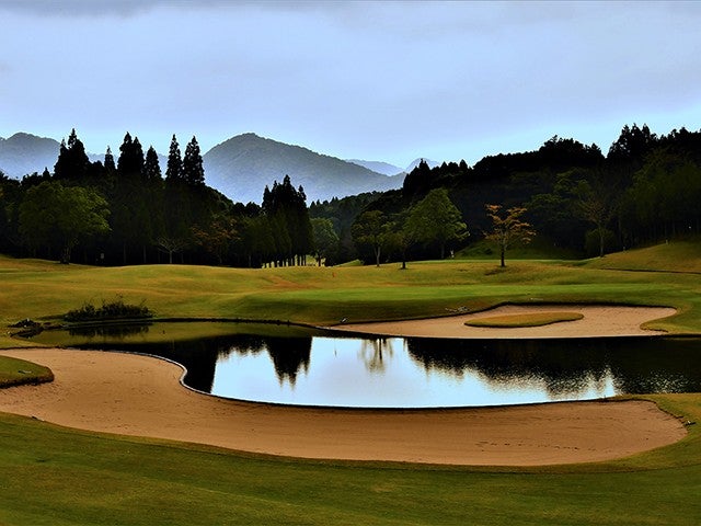 ■【現地払い0円・全行程バス送迎付き】初日に鹿児島高牧カントリークラブ・カートセルフ×2日目に知覧カントリークラブ・カートセルフ 合計2プレイ 鹿児島市内1泊2日2