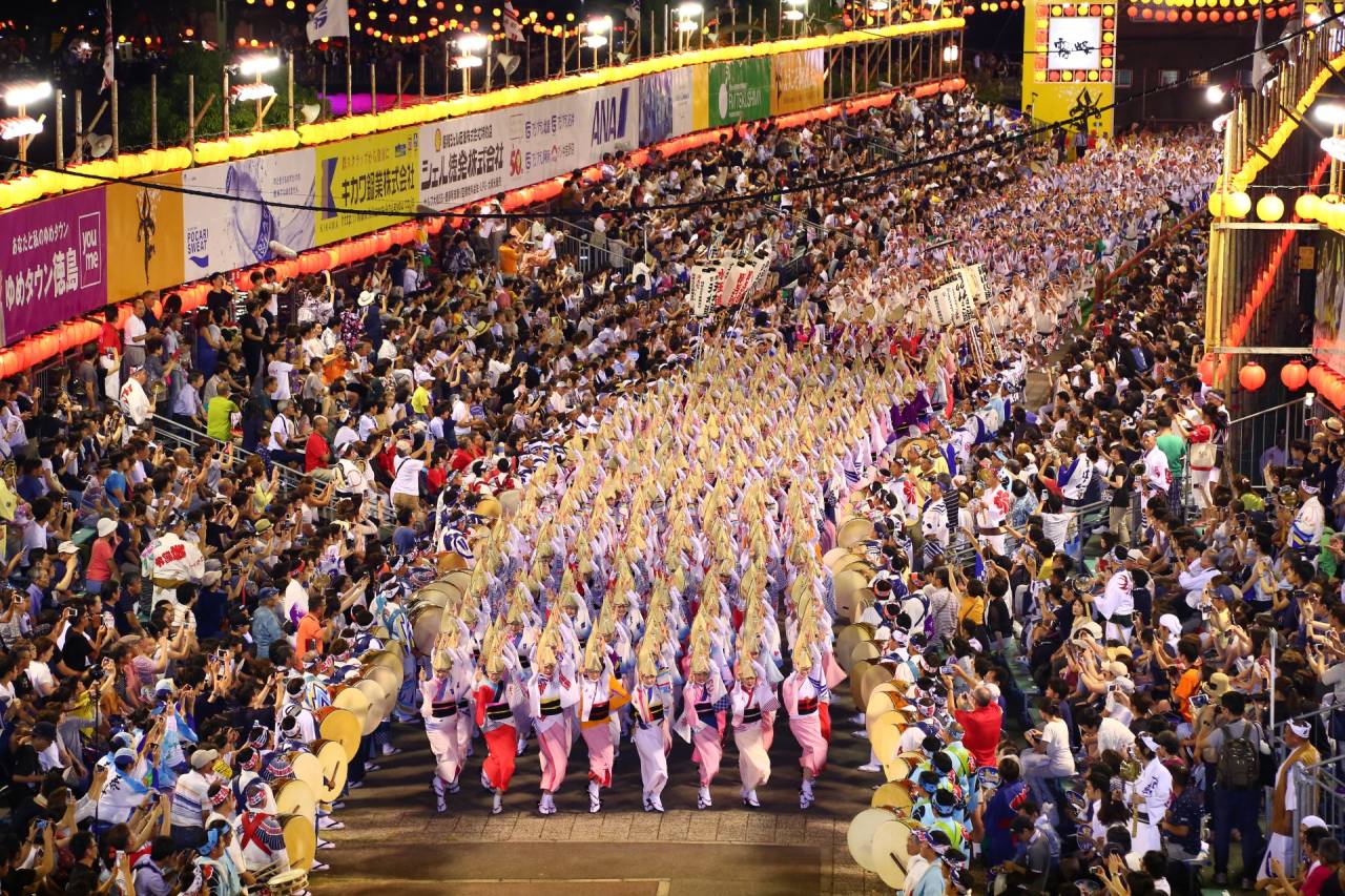 熱狂の阿波踊り！「有料演舞場」観覧席S指定席でたっぷり鑑賞！日帰りツアー【河内磐船・枚方市・JR高槻発】2