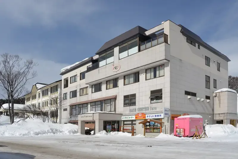 夜発バス／新宿・池袋発　ホテル明幸　X-JAM高井富士＆よませスキー場スキー場　選べるリフト券｜眺望抜群の展望露天風呂。スキー場のベースセンターも併用した立地が便利なホテル！1