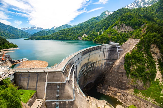 【佐賀・長崎県内／博多駅発】 立山黒部アルペンルート「雪の大谷ウォーク」と天下第一の高遠桜・一度は参れ善光寺４日間3