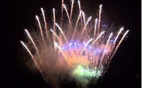 ★催行決定！残席わずか ＜新宿発・西船橋発＞ 夜空を彩る5,888発の花火！忍野八海祭り と 標高2305ｍの絶景！夕暮れの富士山５合目　そして、御殿場高原ビールで豪華50種ブッフェの昼食