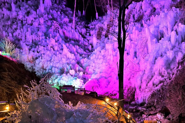 ★2/14(土)催行決定★【新宿発】ダイナミックな氷の芸術！「三十槌の氷柱」＆「あしがくぼの氷柱」秩父ダブル氷柱めぐり！！さらにスイーツのテーマパークでクッキー詰め放題♪夕食には夜祭弁当付き！！　日帰りバスツアー2