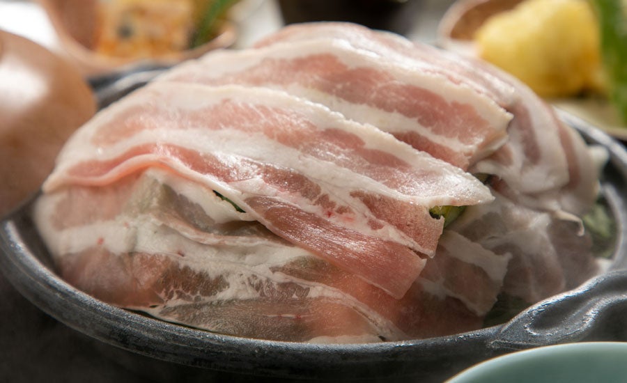 春風に舞う中山の大藤と新緑の清水寺本坊庭園 柳川美豚の陶板焼き昼食　日帰りバスツアー🚌3