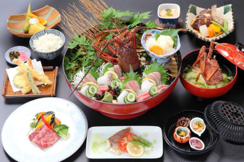 【小倉・引野口発】 シーズン解禁！全12品 西海のイセエビ付き会席を食す！絶景と西海・佐世保に残る近代歴史めぐり　日帰り　1
