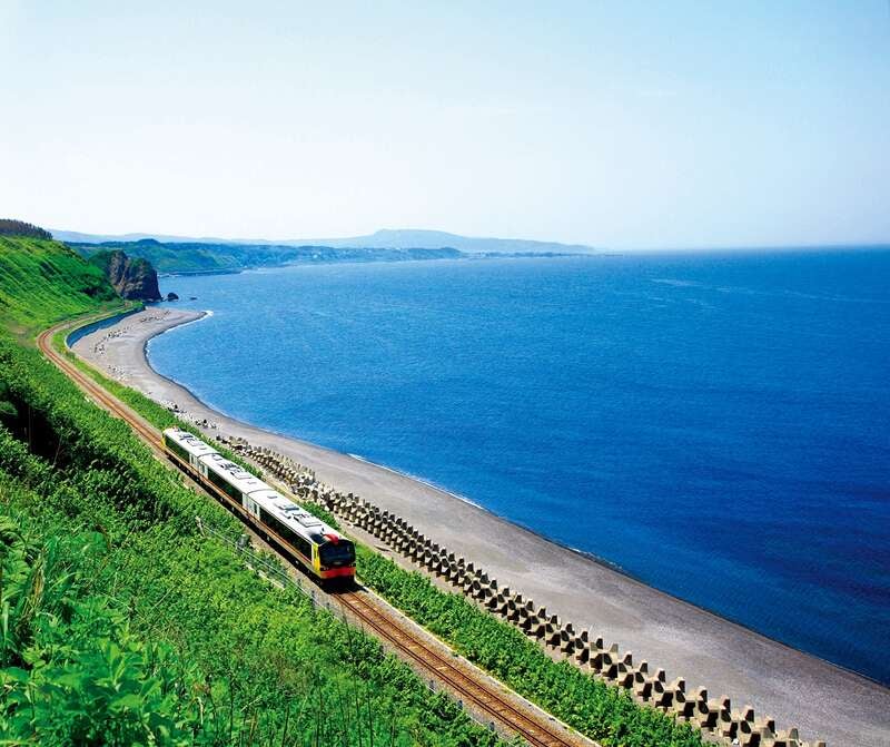 【伊丹空港発着】 東北西海岸絶景ルート　JR五能線「リゾートしらかみ」と男鹿半島・青池・龍飛崎　3日間1