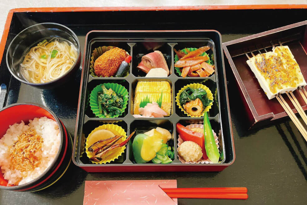 ＜滋賀＞びわ湖に浮かぶ神秘の島 多景島（たけしま）上陸と第75回長浜盆梅展【垂水・名谷・西鈴蘭台出発】3