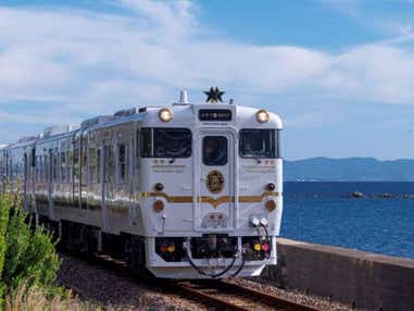 【日帰り／博多発着／添乗員同行】★西九州の海めぐり観光列車★ふたつ星4047乗車の旅 ～春を感じる約10万本の菜の花畑と桜の競演～