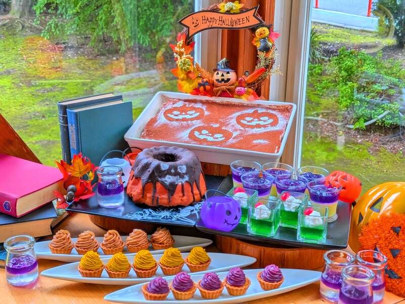 【千葉県内※銚子・茂原発着ルートを除く発】 おばけも笑顔！ハロウィンミステリー！秋のスペシャルランチ＆デザートビュッフェ 紫色の花じゅうたん？銘菓詰め放題？近代化産業遺産群？　日帰り2