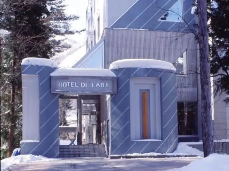 朝発バス／東京発　ホテルドゥ・エール　五竜＆47　白馬の森にひっそりと佇むホテルです。上質な白馬姫川温泉をゆったりとお楽しみください。1