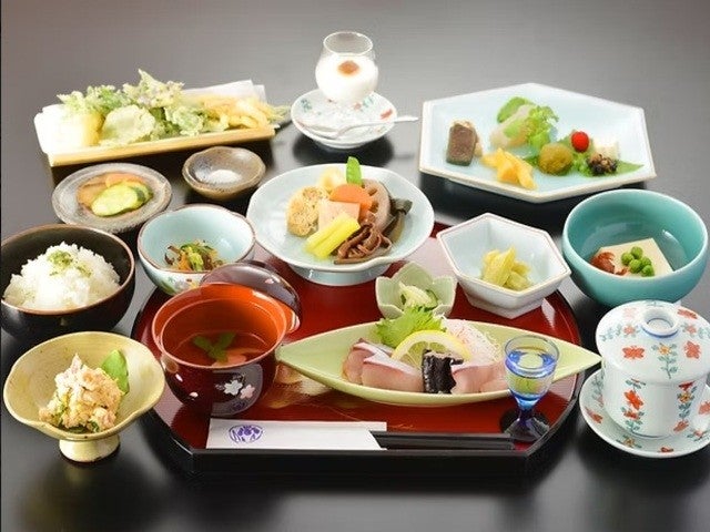 ■【博多発着】山の恵みを満喫秋の佐賀旅！山菜御膳とリンゴ狩り2