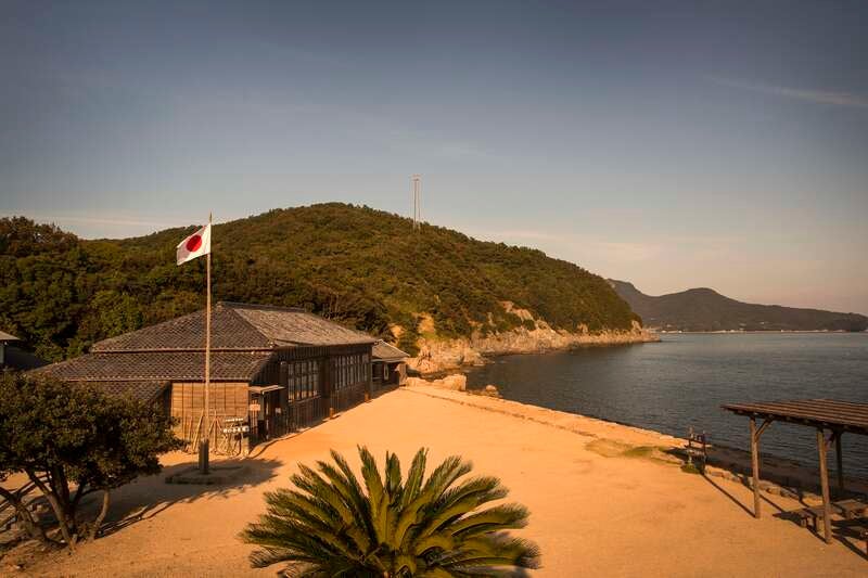 【富山・石川発】 エンジェルロードに一番近い宿　全室オーシャンビューの小豆島国際ホテルに泊まる　秋色の「小豆島」ベストハイライト　２日間2