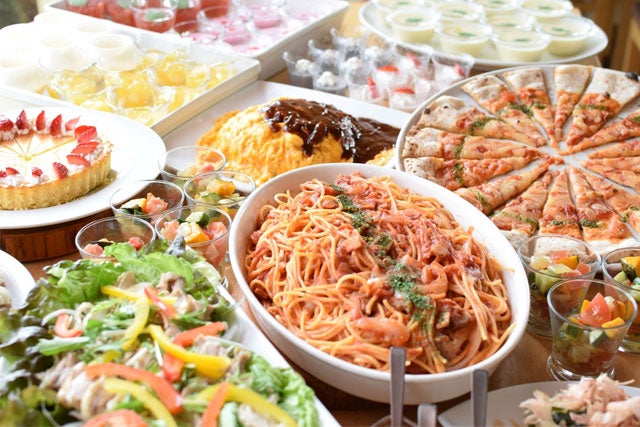 【新宿発】年末年始プレミアムツアー★隠れ家レストランでイタリアンビュッフェランチ＆あしかがフラワーパーク・イルミネーション！！栃木の大粒いちご狩り食べ放題、佐野プレミアムアウトレットでのショッピングも満喫♪日帰りバスツアー3