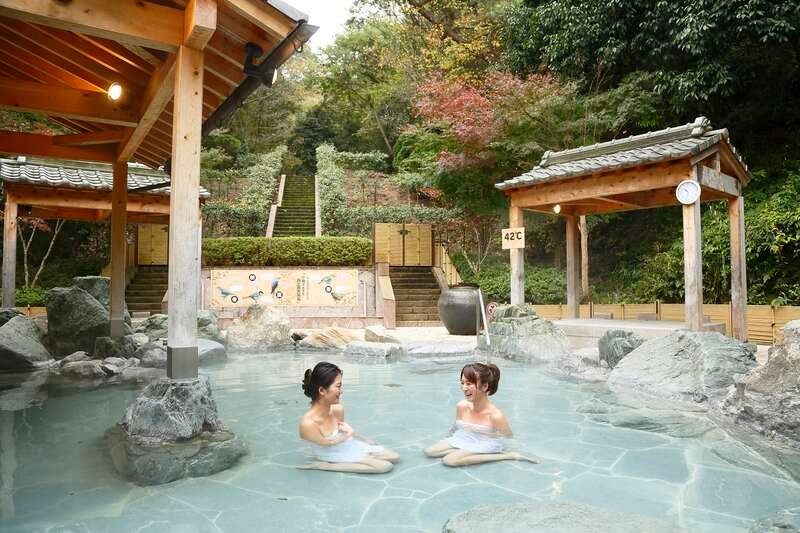 【岡山・倉敷発】 亜細亜の遺跡と花の競演！レオマ花ワールド「春の大バラまつり」　日帰り1