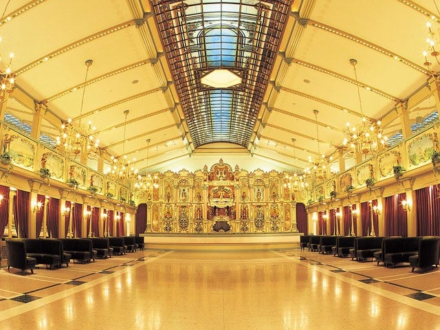 ■【山梨】やまなし人気トリオ♪旬の味覚「いちご狩り」に大人気の「桔梗信玄餅詰め放題」！ランチビュッフェ食べ放題＆感動に出会える湖畔のミュージアムへ♪2