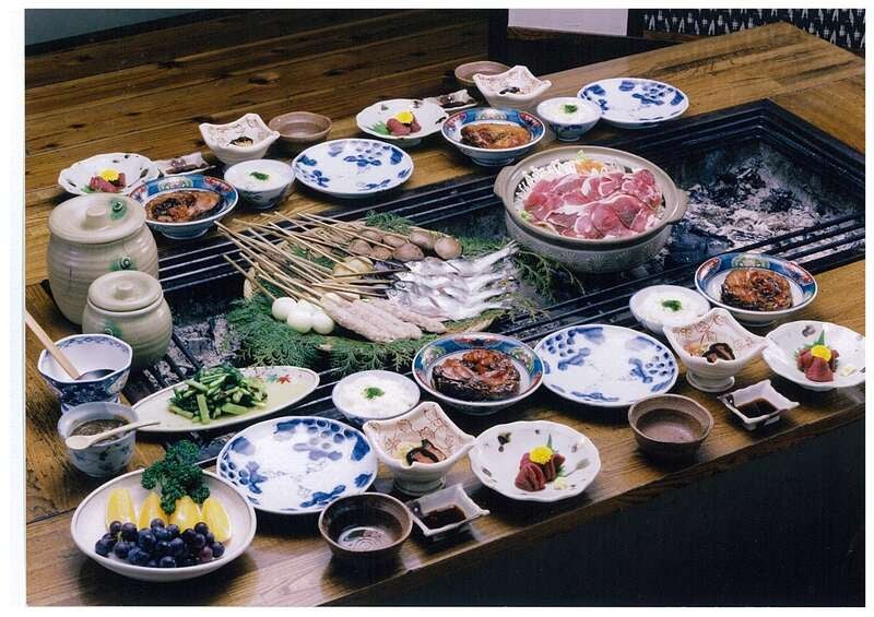 【兵庫エリア発】 一軒宿！囲炉裏会席の不動温泉「華菱」と明知鉄道ローカル列車・恵那峡・城下町岩村　2日間2