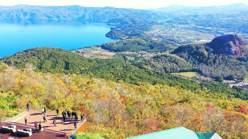 【岩国空港発】 秋の北海道　名湯＆名旅館の旅　登別温泉・湯の川温泉・定山渓温泉４日間　函館・有珠山ロープウェイ・大沼公園遊覧船・豊平峡ダム1