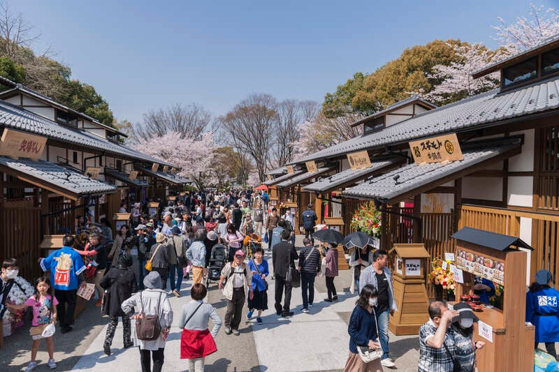 【東京駅・品川駅・新横浜駅発】 伊勢神宮外宮・内宮両宮参りと 豊臣家ゆかりの長浜、徳川御三家の居城・名古屋城　2日間2