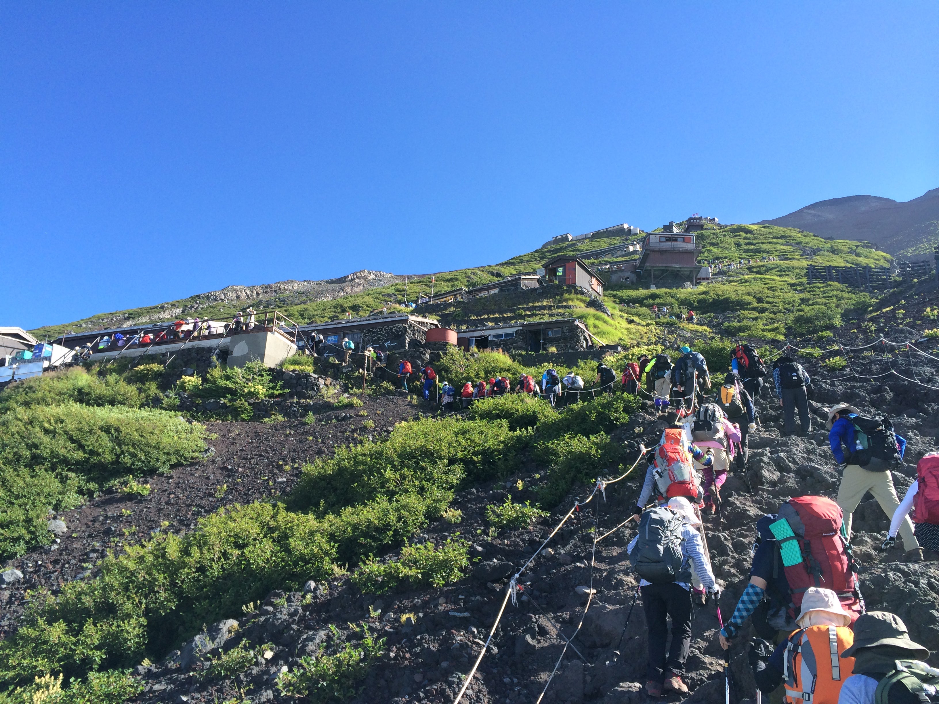 【鹿児島空港発】 ≪登山≫富士登山・山小屋２泊（七合目・八合目）でゆとりの行程３日間＊3