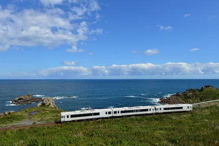 【盛岡・新青森・八戸発】みちのりトラベル東北貸切運行!海辺を走るレストラン列車”TOHOKU EMOTION”で贅沢な休日