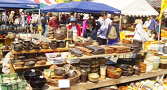 ＜新宿発・西船橋発＞ ザ・セール！ 春の益子陶器市 と 一面の青い絨毯！ひたち海浜公園ネモフィラ3