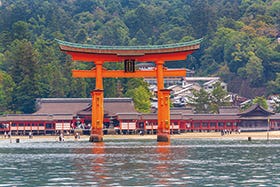 三木・姫路・龍野　発
観光列車「エトセトラ」と世界遺産安芸の宮島・厳島神社