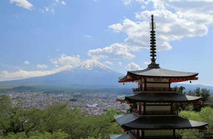 [東京発/新宿LOVE発]富士河口湖絶景日帰りツアー！いろんな角度から富士山の感動の景色を望む撮影ポイント巡りツアー！昼食は絶品ほうとう定食をご堪能！(英語ガイド付)1