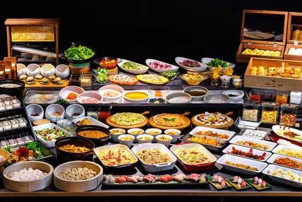 【神奈川県内発】 約60種和洋中ランチビュッフェ『箱根ホテル小涌園』・箱根新スポット「ちきゅうの谷」・高さ30m超のジャンボクリスマスツリー「宮ヶ瀬・光のメルヘン」　日帰り