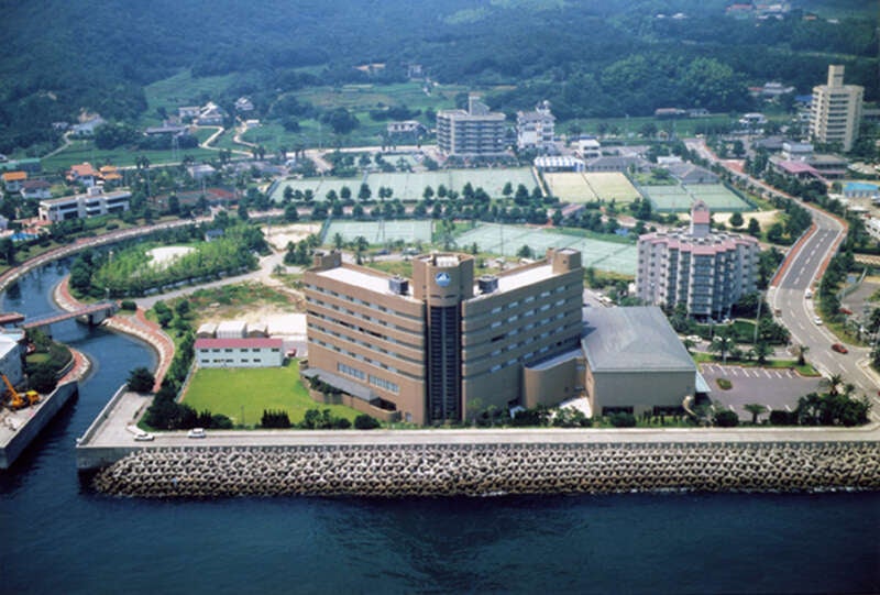 【大阪府内発】 「プロが選ぶ日本のホテル・旅館100選」 洲本温泉の名旅館で食す！本場淡路島産 鱧づくし10品フルコース　日帰り1